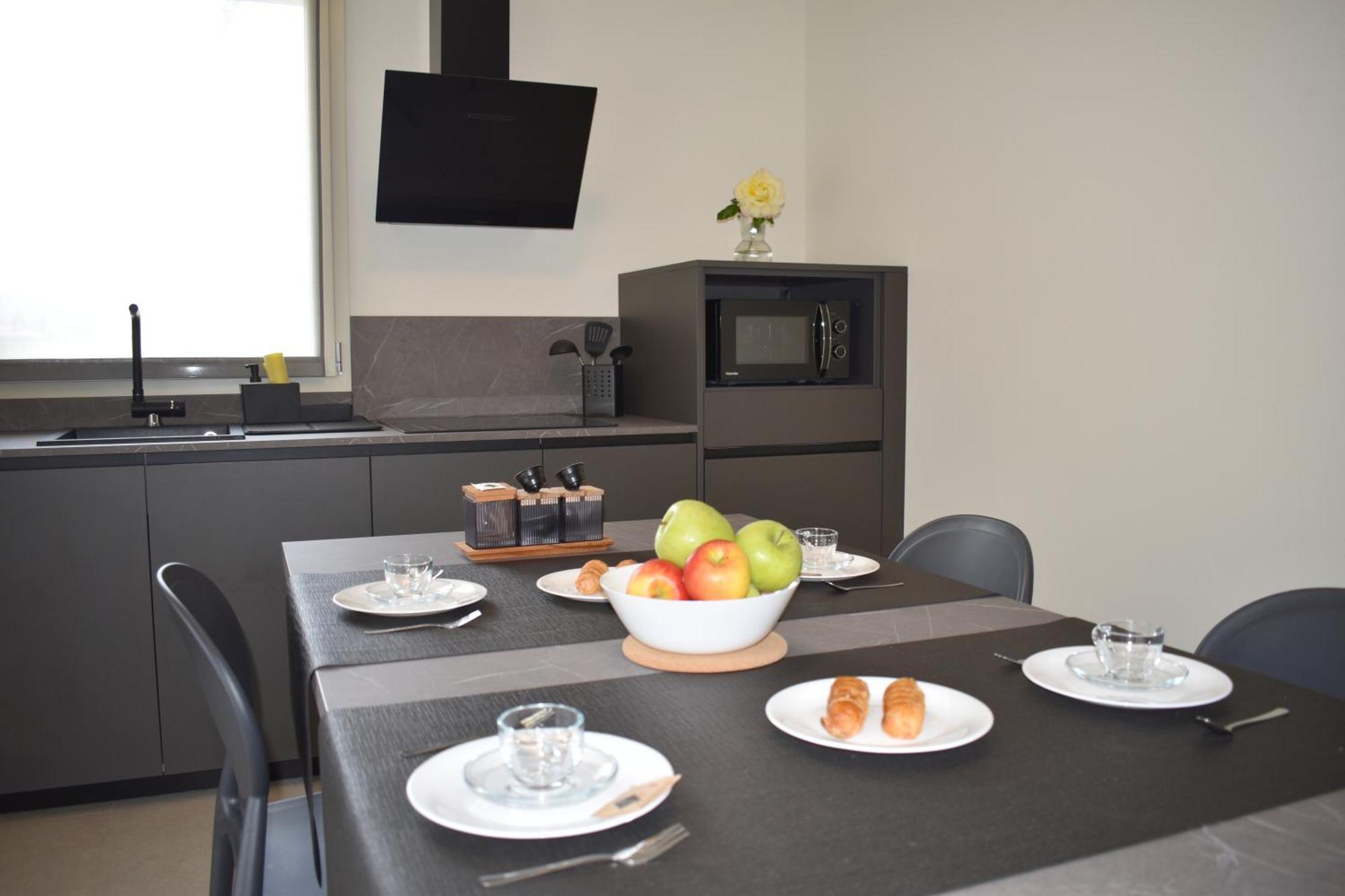 Baia Delle Rose Via Roma 111 Apartment Costa Volpino Luaran gambar