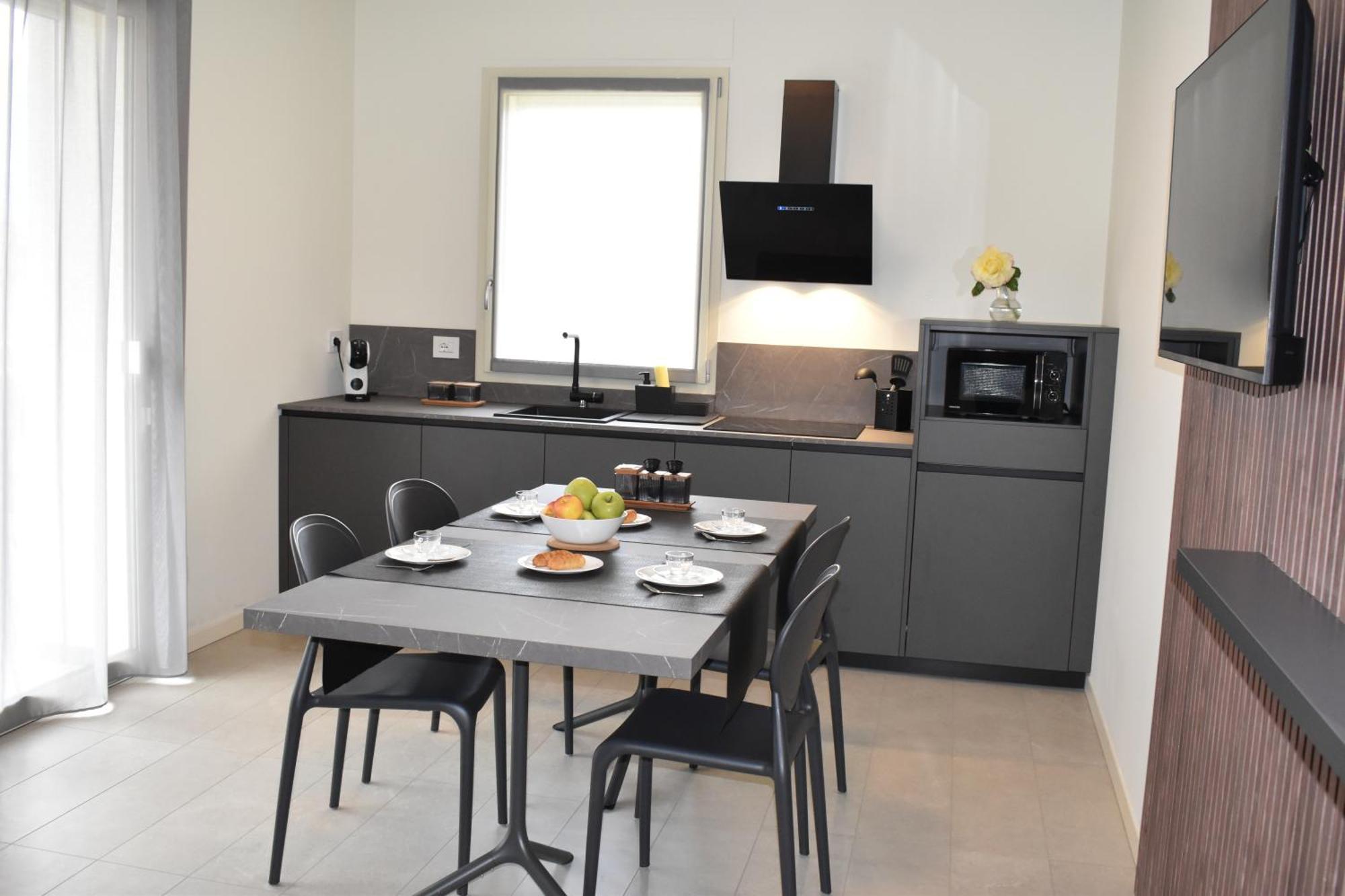 Baia Delle Rose Via Roma 111 Apartment Costa Volpino Luaran gambar
