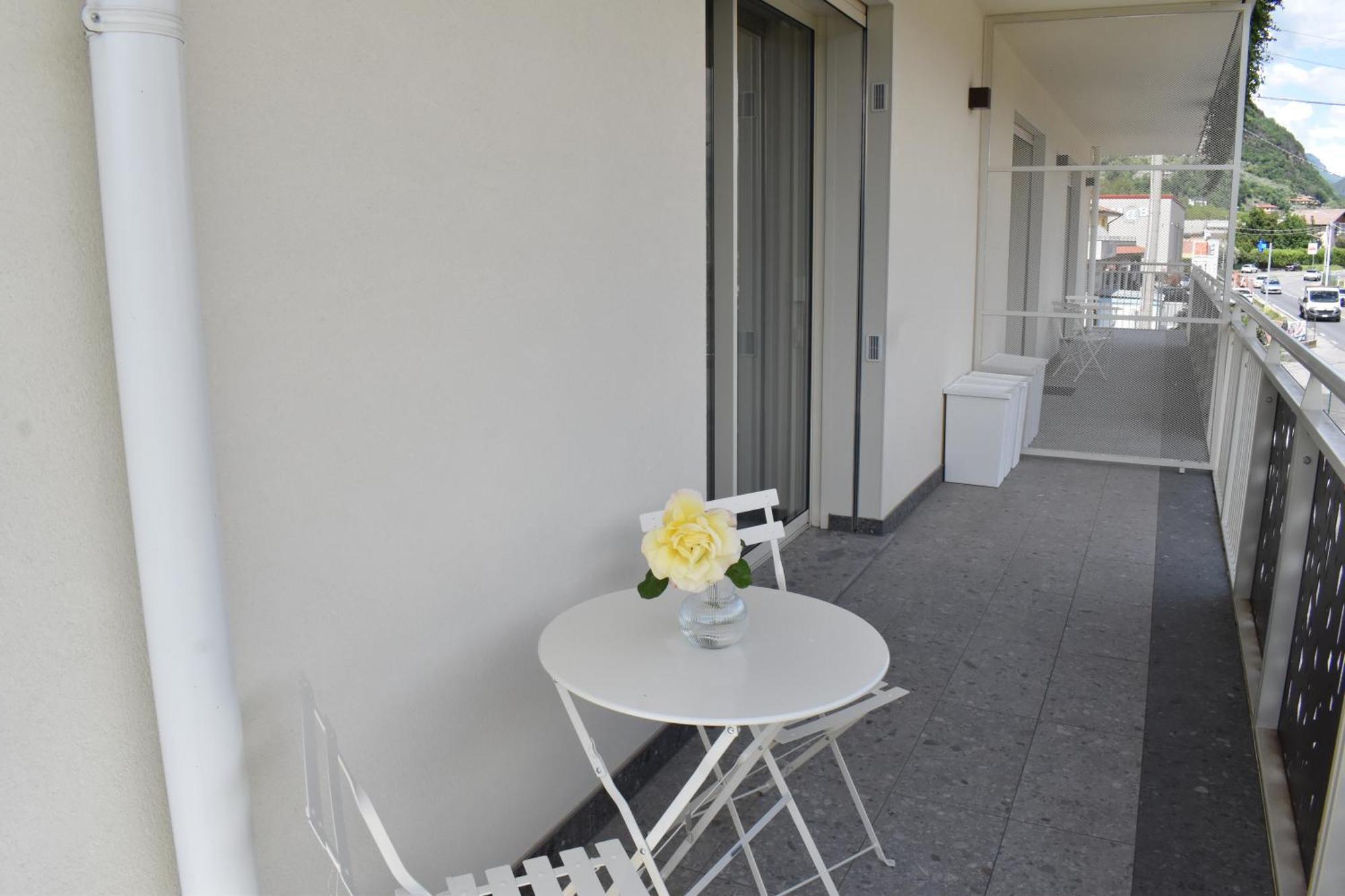 Baia Delle Rose Via Roma 111 Apartment Costa Volpino Luaran gambar